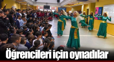 Öğrencileri için oynadılar