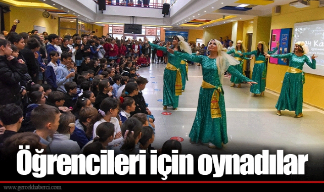Öğrencileri için oynadılar