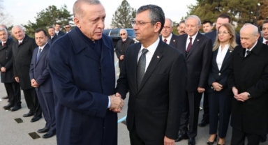 Özel ve Erdoğan Anıtkabir’de tokalaştı: Ata’nın huzurunda siyasi rekabet olmaz