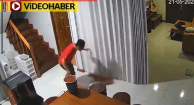 Sahibine saldıran kediyi durduramadılar
