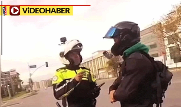 Trafik polisi ve motorcu arasında gülümseten diyalog