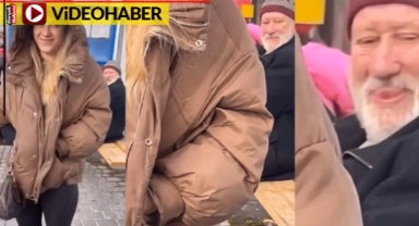 Böyle göz tacizi görülmedi... Hem baktı hem ağzını yaladı