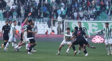 Bursaspor-Diyarbekirspor maçında yüksek gerilim: 6 kırmızı kart çıktı!