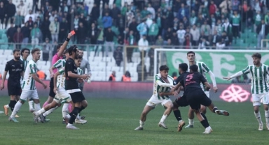 Bursaspor-Diyarbekirspor maçında yüksek gerilim: 6 kırmızı kart çıktı!