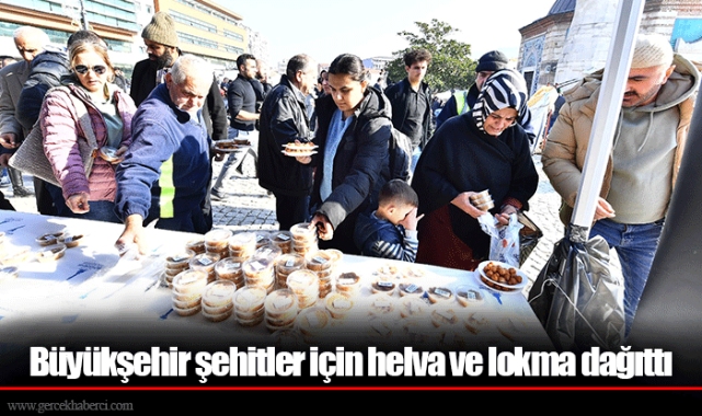 Büyükşehir şehitler için helva ve lokma dağıttı