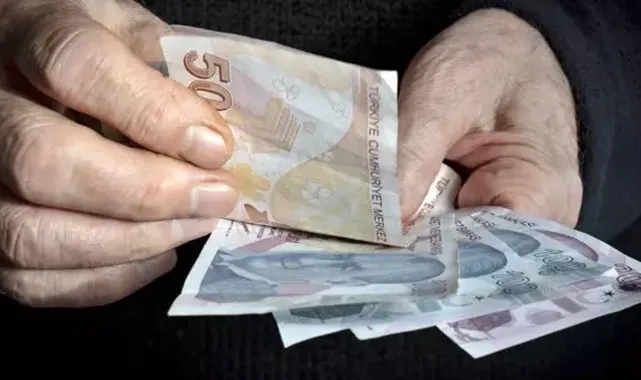 Çalışan emeklilere 5 bin TL'nin ne zaman hesaplara yatacağı açıklandı