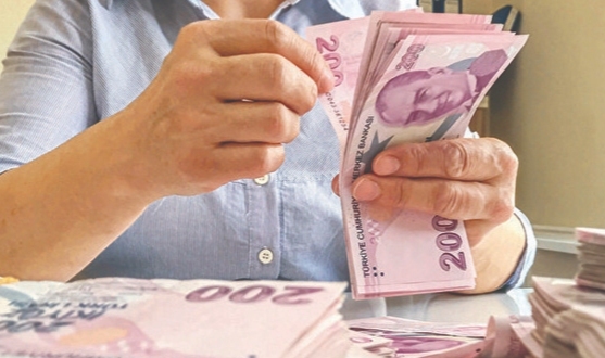 Çalışan emekliye 5 bin TL ikramiye yasalaştı