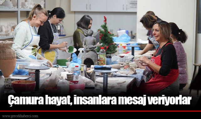 Çamura hayat, insanlara mesaj veriyorlar