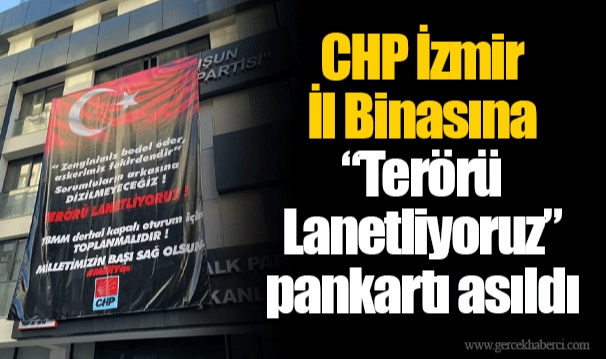 CHP İzmir İl Binasına “Terörü Lanetliyoruz” pankartı asıldı