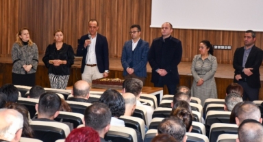 Huzurevinde yeni yıl kutlaması
