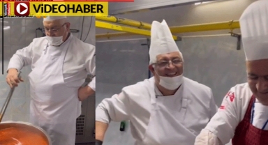 İş arkadaşıyla çalışmayı özleyen aşçının o videosu gündem oldu