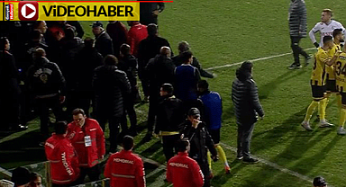 İstanbulspor sahadan çekildi! Oyuncular başkanı ikna etmeye çalıştı