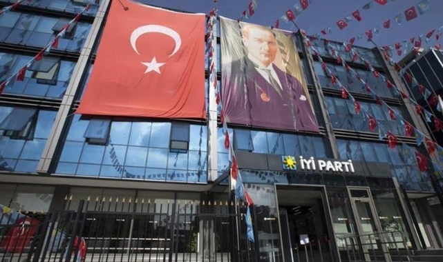 İYİ Parti'de 4 ilçe başkanı görevden alındı