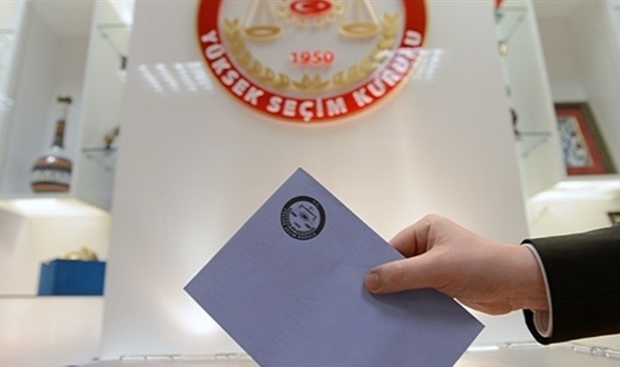 İzmir'de Soyer, Antalya'da Uysal önde