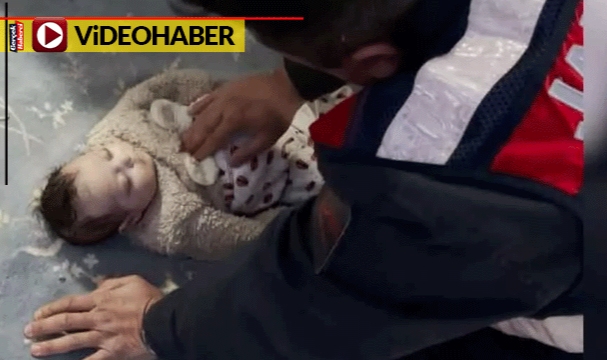 Jandarma, kalbi duran depremzede bebeği böyle hayata döndürdü