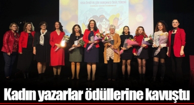 Kadın yazarlar ödüllerine kavuştu