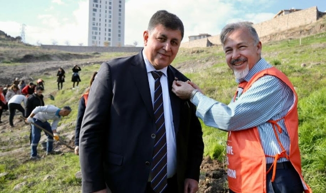 Karşıyaka’da ağaç varlığı hızla artmaya devam ediyor
