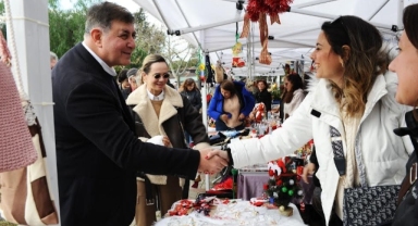Karşıyaka'da yılın en renkli pazarı açıldı