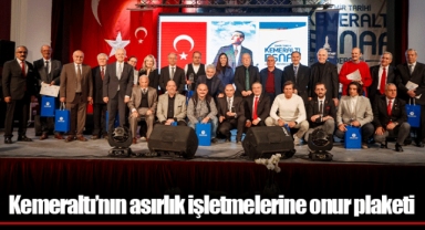 Kemeraltı’nın asırlık işletmelerine onur plaketi