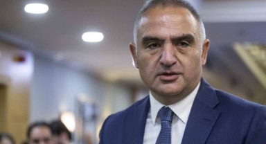 Kültür Bakanı Ersoy usulsüzlüğe kulak tıkadı