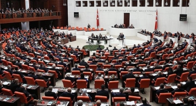 Meclis gündemi belli oldu: Çalışan emeklilere 5 bin liralık ikramiye ve TikTok