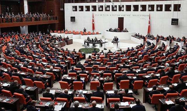 Meclis gündemi belli oldu: Çalışan emeklilere 5 bin liralık ikramiye ve TikTok
