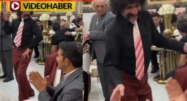 O adamın davetlilere yaptığı dans sosyal medyada gündem oldu
