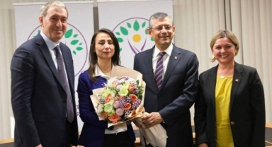 Özgür Özel, Dem Parti Genel Merkezi'nde eş genel başkanlarla bir araya geldi