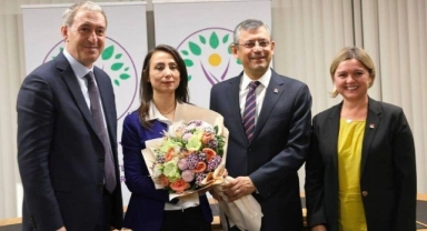 Özgür Özel, Dem Parti Genel Merkezi'nde eş genel başkanlarla bir araya geldi