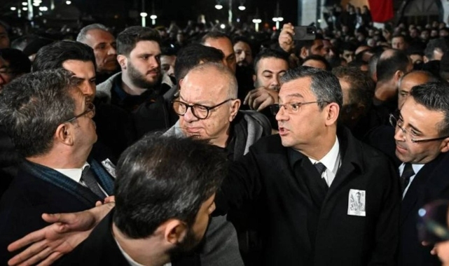 Şehidin ailesinden 'Özgür Özel' açıklaması: "Protestoların ailemizle ilgisi yok, Özgür Bey bizim ailenin de çocuğudur"