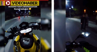 Tekerlek kaldıran motorcu annesine yakalanınca fırça yedi