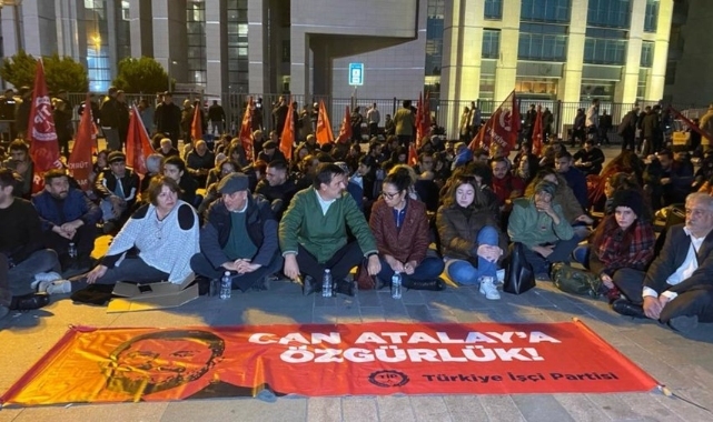 TİP, Can Atalay hakkında karar açıklanana kadar adliye önünde oturma eylemi başlattı