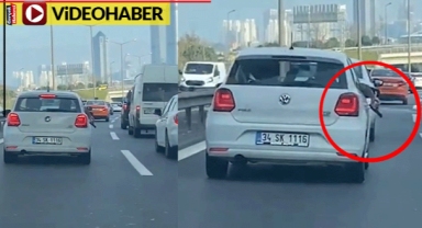 Trafikte magandalık... Yolda diğer araçlara böyle silah doğrulttu