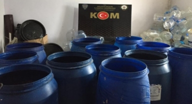 Yılbaşı öncesi piyasaya süreceklerdi… Binlerce litre sahte içki ele geçirildi