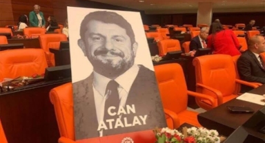 Atalay'ın milletvekilliği düşürüldü, vekiller kürsüyü bastı