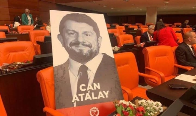 Atalay'ın milletvekilliği düşürüldü, vekiller kürsüyü bastı