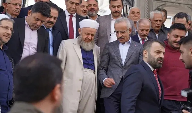 Bakan Uraloğlu, İsmailağa cemaatine bağlı vakfı ziyaret etti