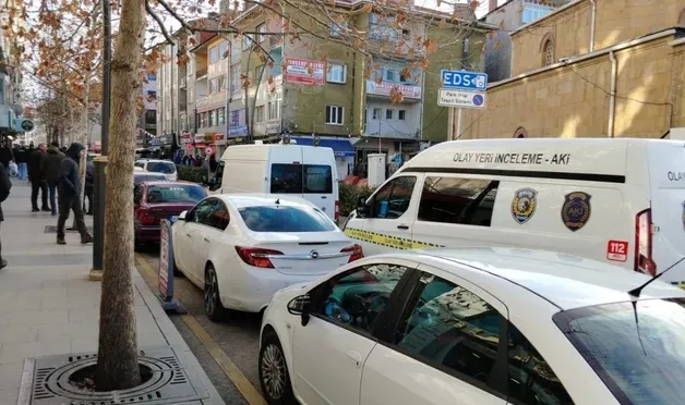 Bankada bekletildiği iddiasıyla asılsız bomba ihbarında bulundu