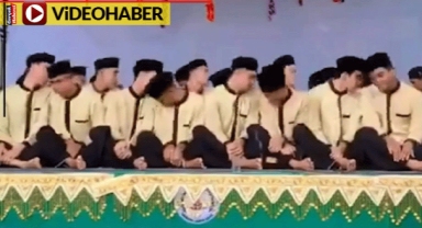 Başlarını senkronize şekilde salladılar... O dini ritüel gündem oldu
