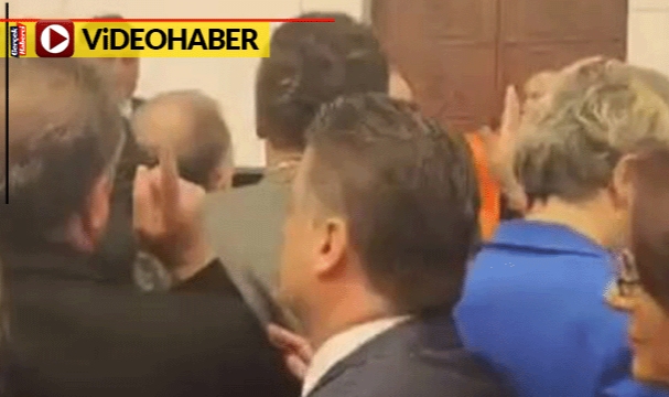 Bozdağ'a anayasa kitapçığı fırlatıldı