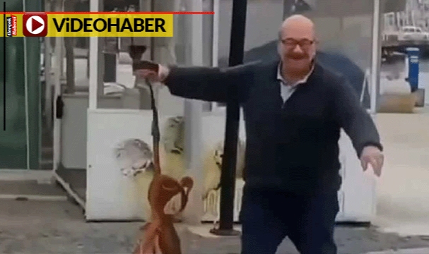 Çeşme'de yaşlı vatandaş yakaladığı ahtapotu balıkçıya böyle götürdü