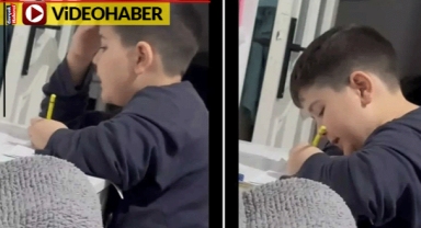 Ders çalışıp Müslüm Gürses söyledi... Küçük çocuğun o anları