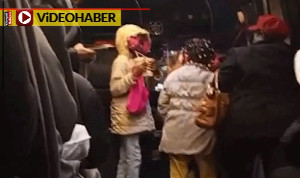 Esenyurt&#039;ta minibüs dehşeti: Anne ve çocuğu yerde yuvarlandı