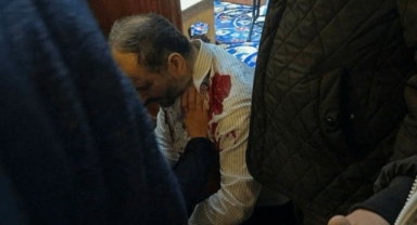 Fatih Camisi'nde namaz sonrası imama bıçaklı saldırı: Hayati tehlikesi var