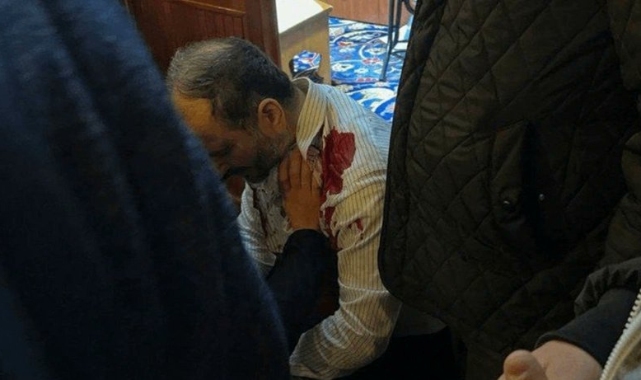 Fatih Camisi'nde namaz sonrası imama bıçaklı saldırı: Hayati tehlikesi var