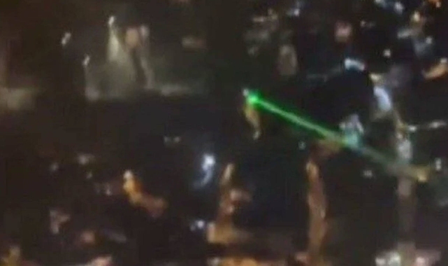 İzmir’de inişe hazırlanan uçağa lazer tuttular
