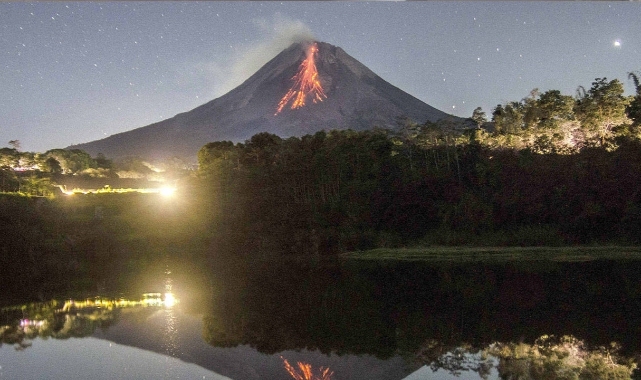 Merapi'deki patlama diğer yanardağları da harekete geçirdi