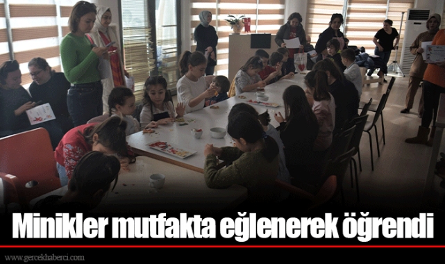 Minikler mutfakta eğlenerek öğrendi