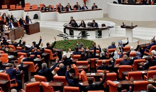 TBMM Başkanlığı tezkeresi kabul edildi: Meclis’te bildiriye imza atmayan CHP ve Saadet Partisi de tezkereye evet dedi