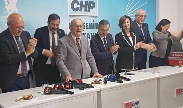 Yılmaz Büyükerşen'den CHP'ye eleştiri: Adeta bir virüs, mikrop gibi...